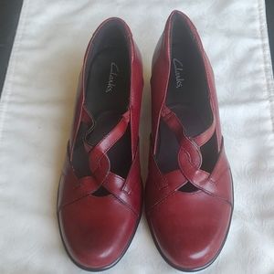 Clarks narrow pumps